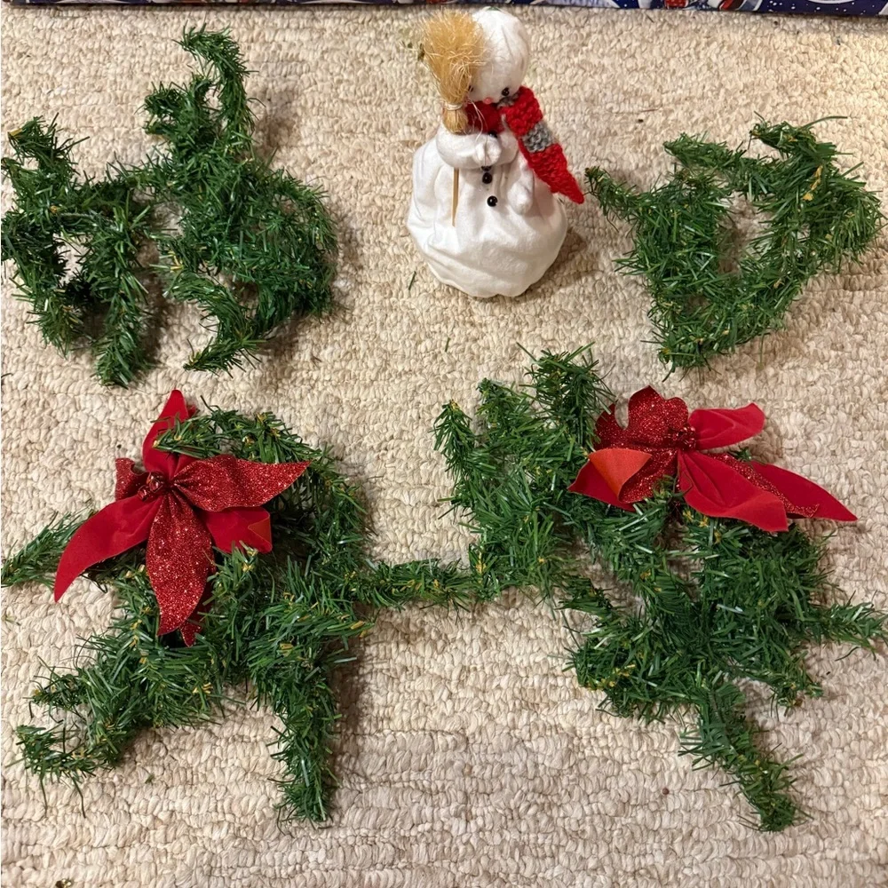 Vintage 1988 Festive Green Holiday Red Shimmer Bows Table Set with Red Accents